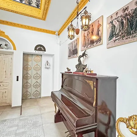 Palace House Hercules *