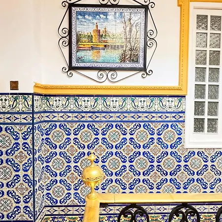 Palace House Hercules Homestay Seville