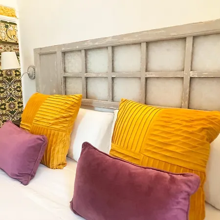 Palace House Hercules Homestay *