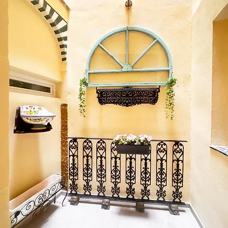 Homestay Palace House Hercules Seville