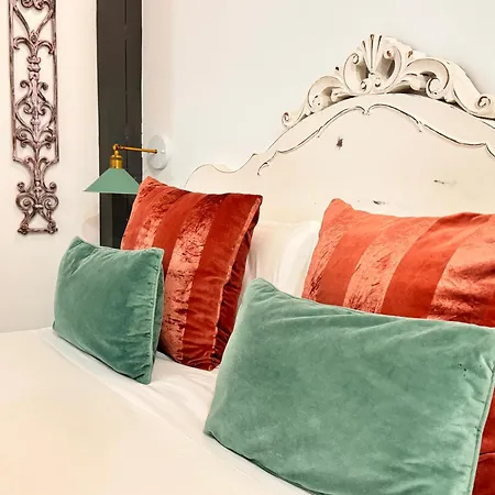 Homestay Palace House Hercules Seville