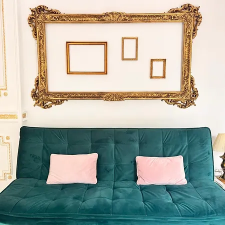 Palace House Hercules Homestay Seville