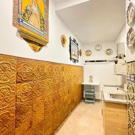 Palace House Hercules Homestay *