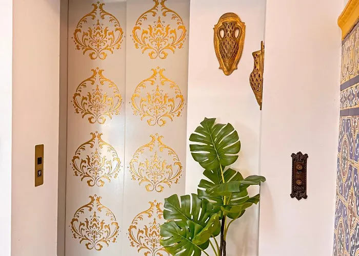 Palace House Hercules Проживание в семье