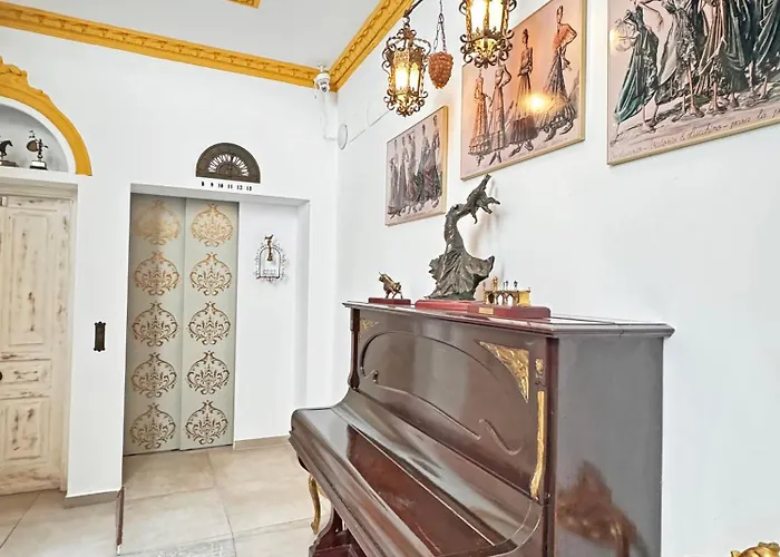 Palace House Hercules *