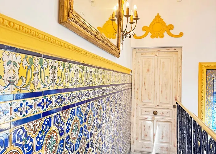 Palace House Hercules Проживание в семье