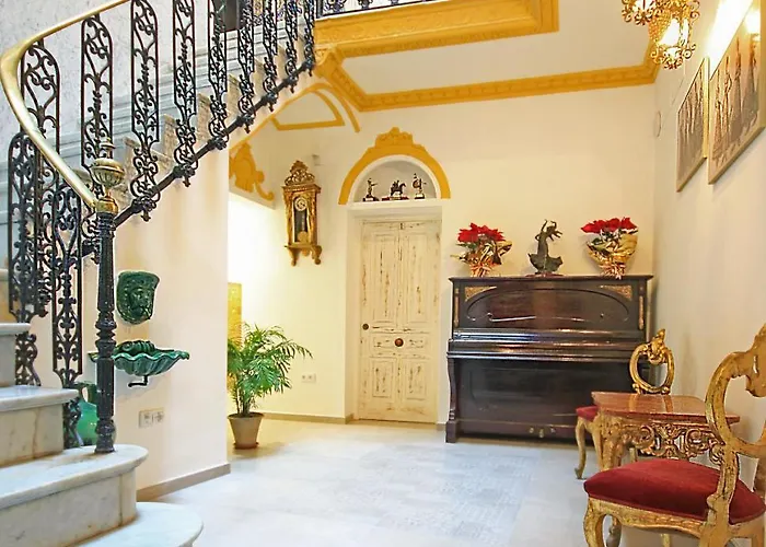 Palace House Hercules Проживание в семье *