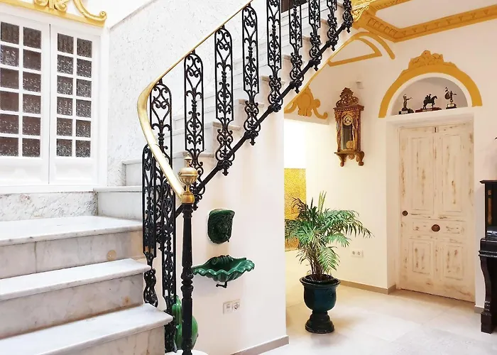 Проживание в семье Palace House Hercules